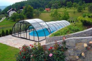 Swimming Pool Enclosures
